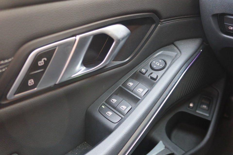 BMW 330e 2,0 Touring Sport Line aut. 5d