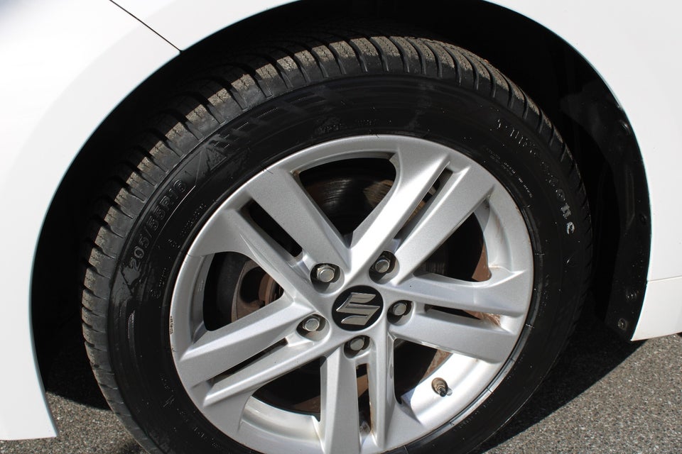 Suzuki Swace 1,8 HEV Active White stc. e-CVT 5d