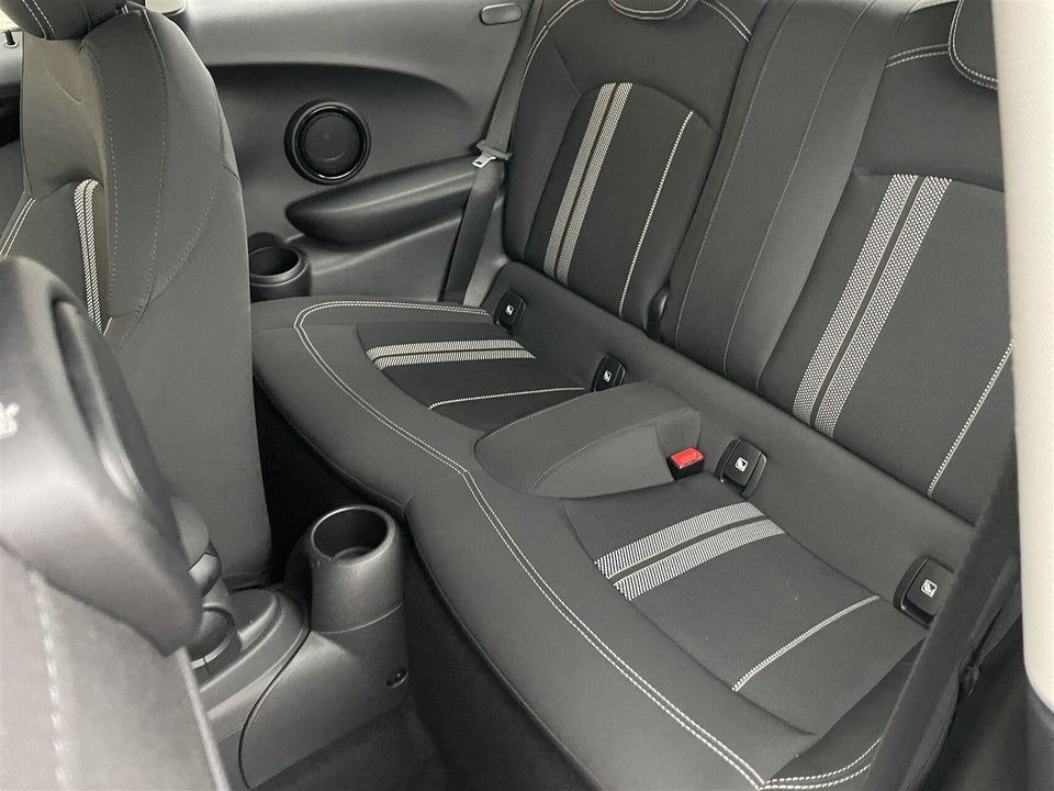 MINI Cooper SE Essential 3d