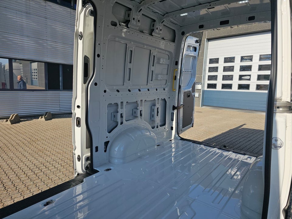 MAN TGE 2,0 3.180 Kassevogn L3H3 aut. FWD