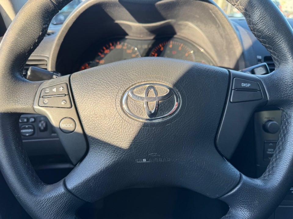 Toyota Avensis 1,8 VVT-i Terra stc. 5d