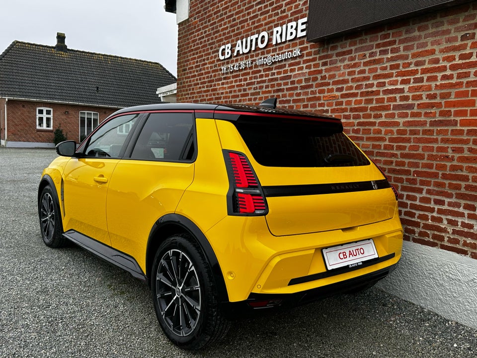 Renault 5 E-Tech 52 Iconic 5d