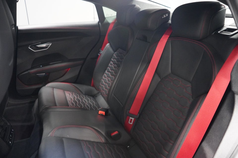 Audi RS e-tron GT quattro 4d