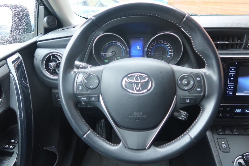 Toyota Auris 1,8 Hybrid H2 Comfort CVT 5d