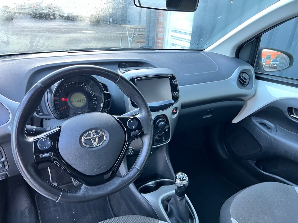 Toyota Aygo 1,0 VVT-i x-play 5d