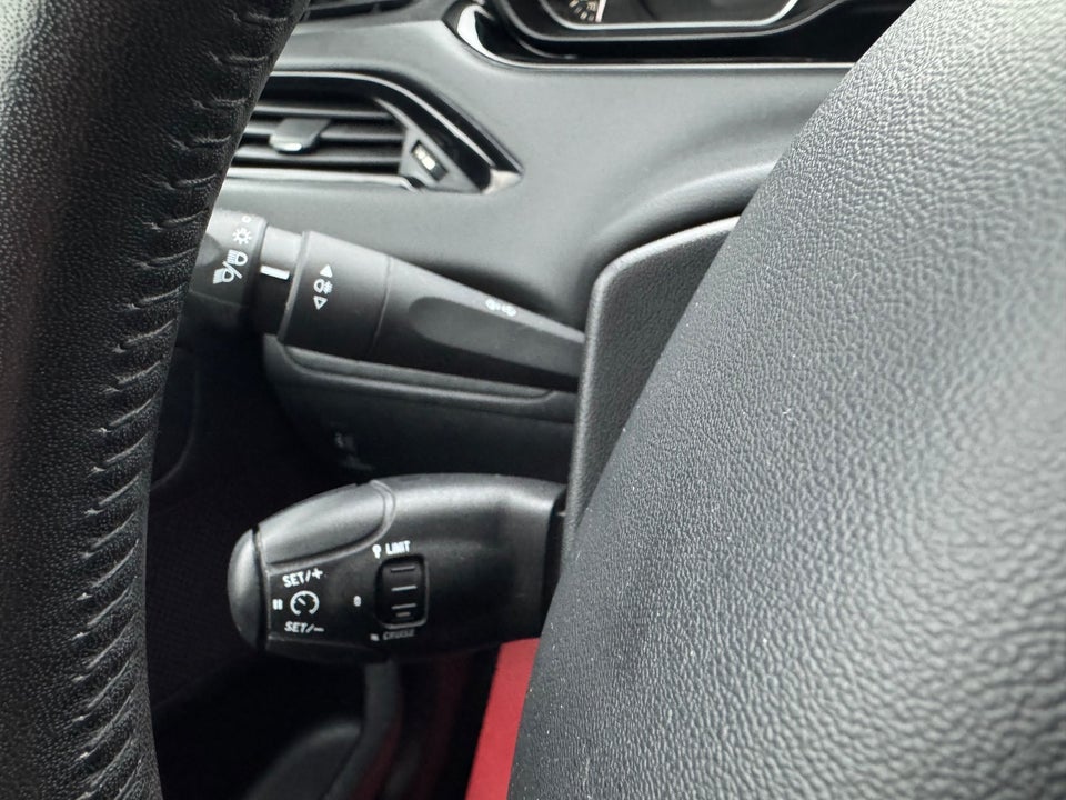 Peugeot 208 1,6 BlueHDi 100 Chili Sky+ 5d