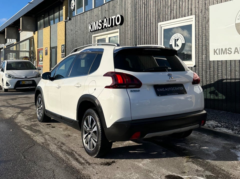 Peugeot 2008 1,2 PureTech 82 Selection Sky 5d