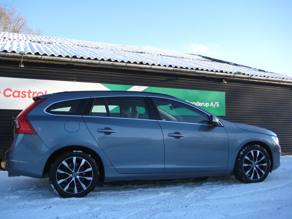 Volvo V60 1,5 T3 152 Momentum aut. 5d