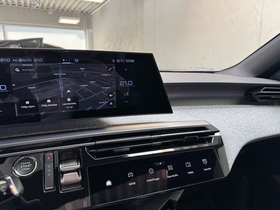 Peugeot e-3008 77 GT Pack 5d