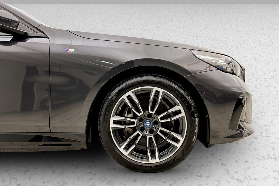 BMW i5 eDrive40 M-Sport 4d