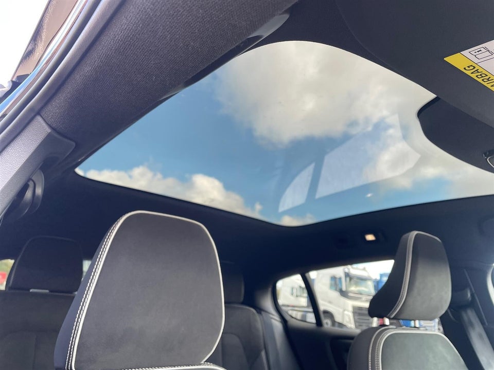 Volvo EC40 Extended Range Black Edition 5d