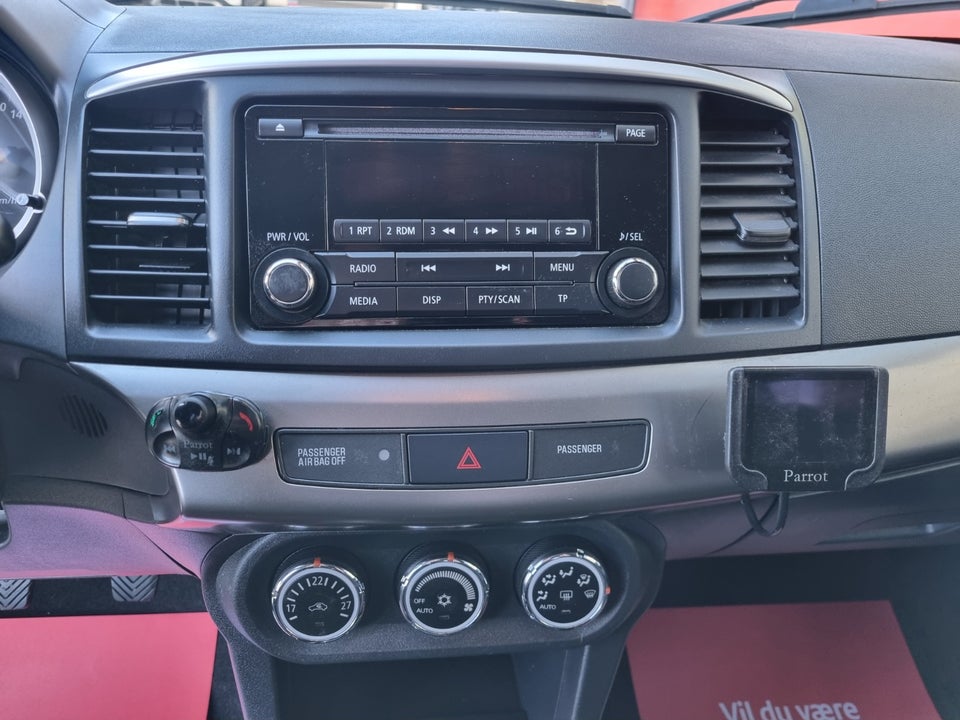 Mitsubishi Lancer 1,6 Invite SportBack 5d