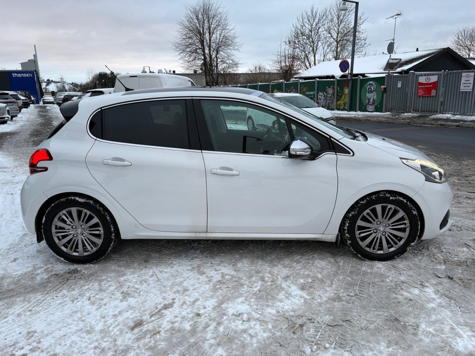 Peugeot 208 1,2 PureTech 82 Allure Sky 5d