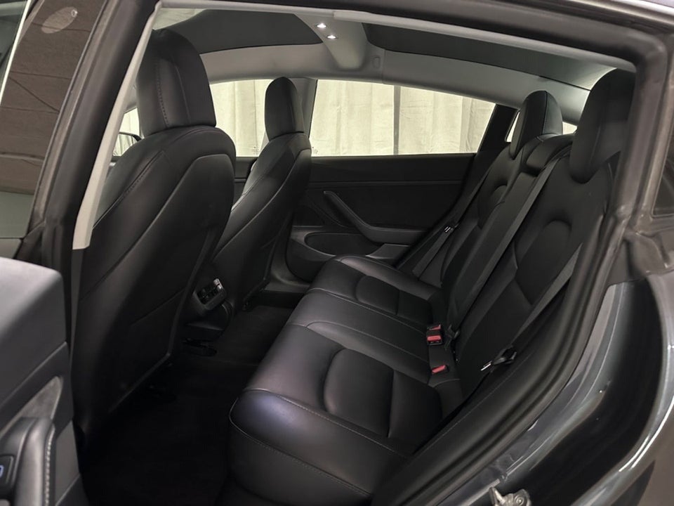 Tesla Model 3 Standard Range+ RWD 4d