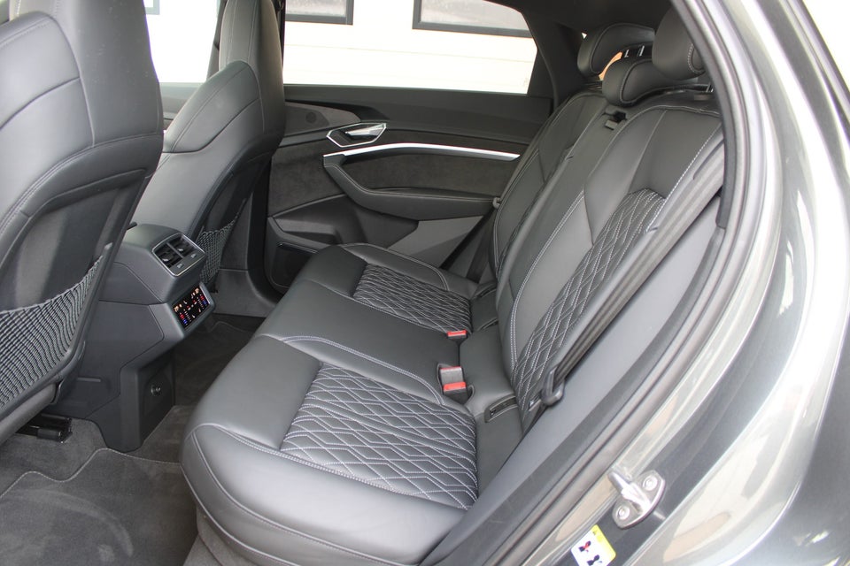 Audi e-tron 55 S-line Sportback quattro 5d