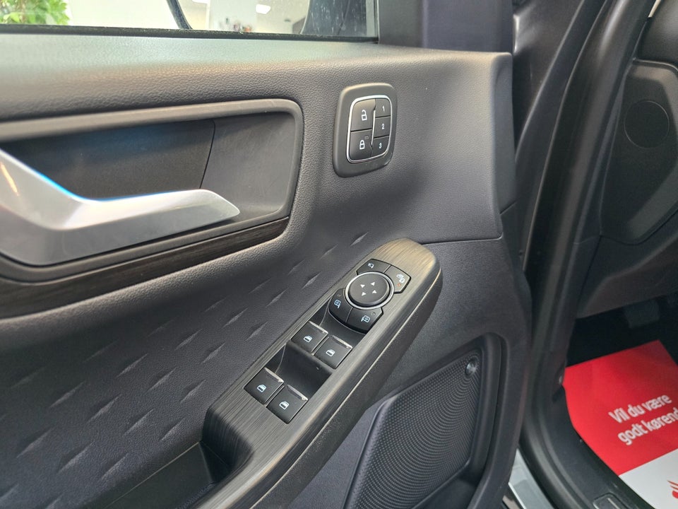 Ford Kuga 2,5 PHEV Vignale CVT 5d