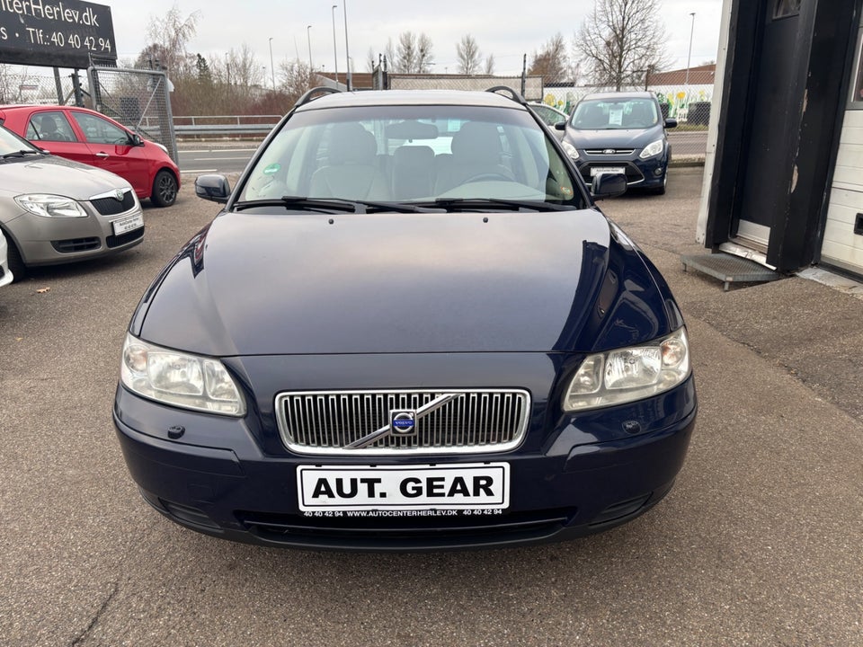 Volvo V70 2,4 170 Momentum aut. 5d