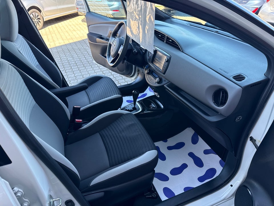 Toyota Yaris 1,5 Hybrid Pure e-CVT 5d