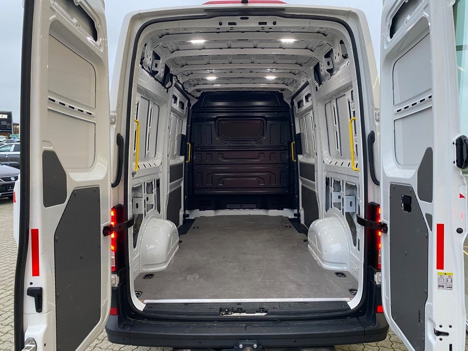 VW Crafter 35 2,0 TDi 177 Kassevogn L3H3 aut.