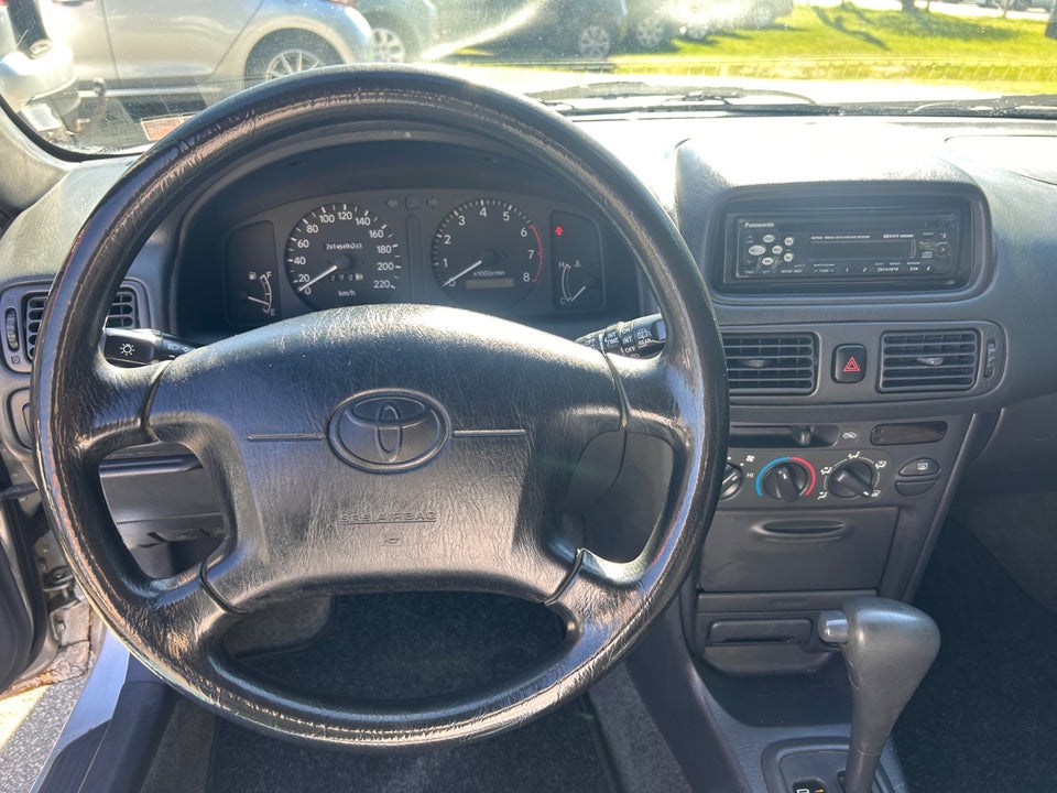 Toyota Corolla 1,3 Terra aut. 3d
