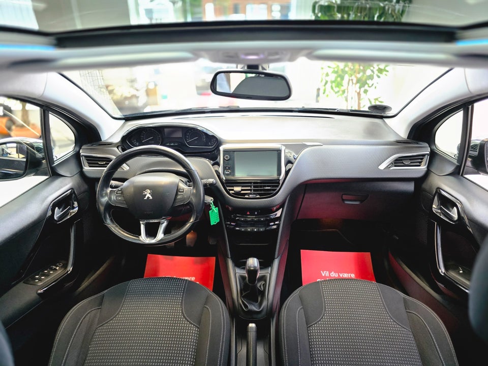 Peugeot 208 1,2 VTi 82 Selection Sky 5d