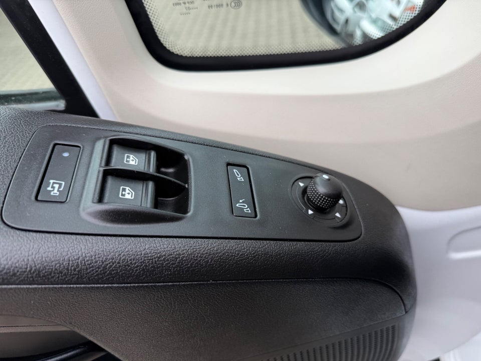 Peugeot Boxer 333 2,2 BlueHDi 140 L3H2 Premium