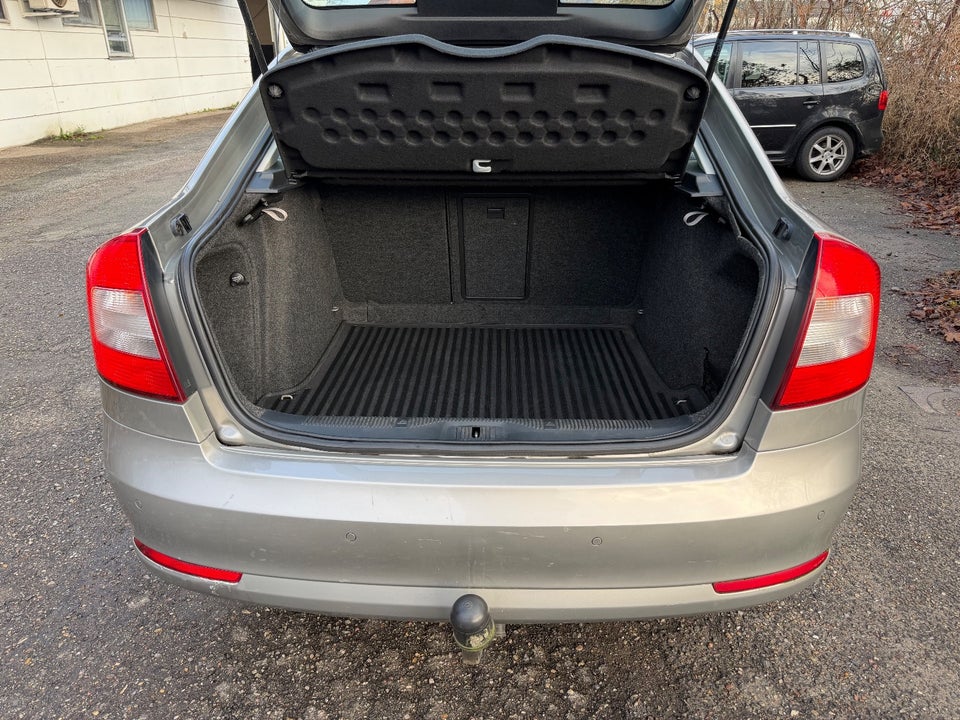 Skoda Octavia 1,6 TDi 105 Elegance DSG 5d