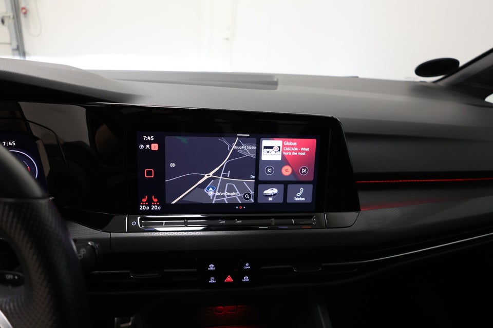 VW Golf VIII 1,4 GTE DSG 5d