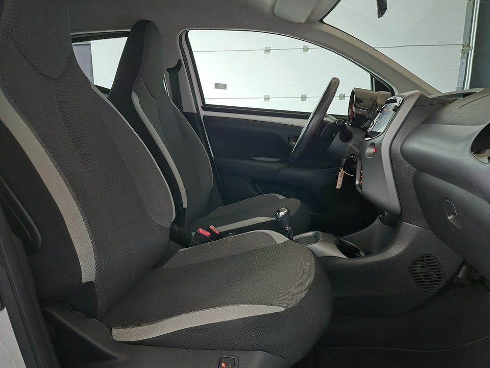 Toyota Aygo 1,0 VVT-i x-press x-shift 5d