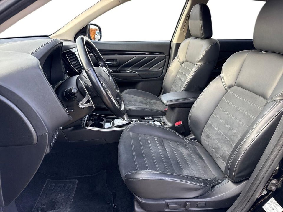 Mitsubishi Outlander 2,4 PHEV Intense CVT 4WD 5d