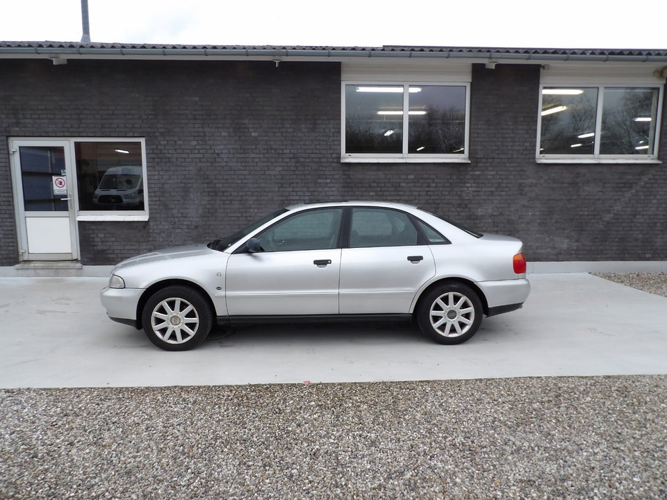 Audi A4 1,6  4d