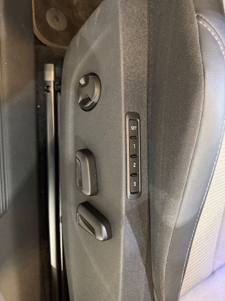 Skoda Enyaq 80 iV Plus Loft 5d