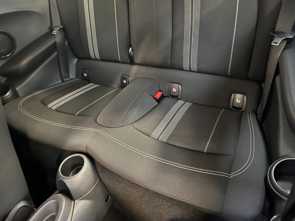 MINI Cooper SE Essential 3d