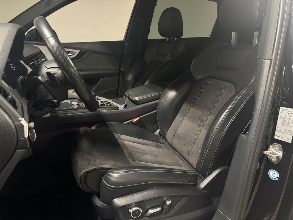 Audi Q7 3,0 TDi 272 S-line quattro Tiptr. 7prs 5d