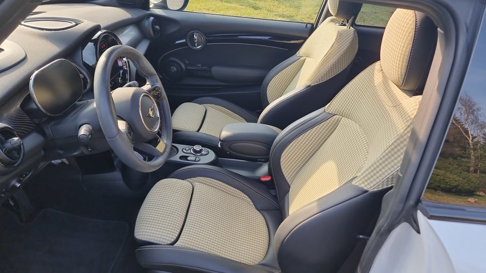MINI Cooper SE Resolute Edition 3d