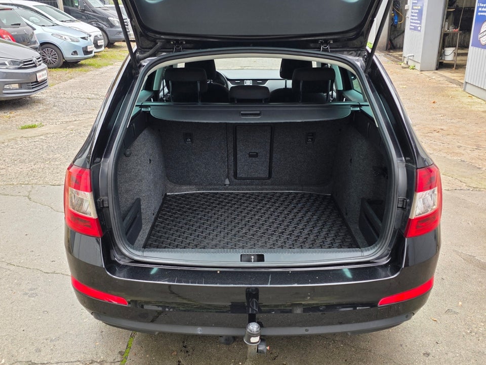 Skoda Octavia 1,6 TDi 110 Style Combi DSG 5d
