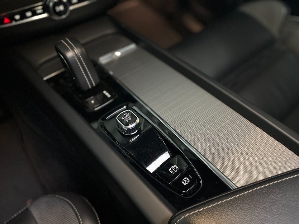 Volvo XC60 2,0 T6 ReCharge R-Design aut. AWD 5d