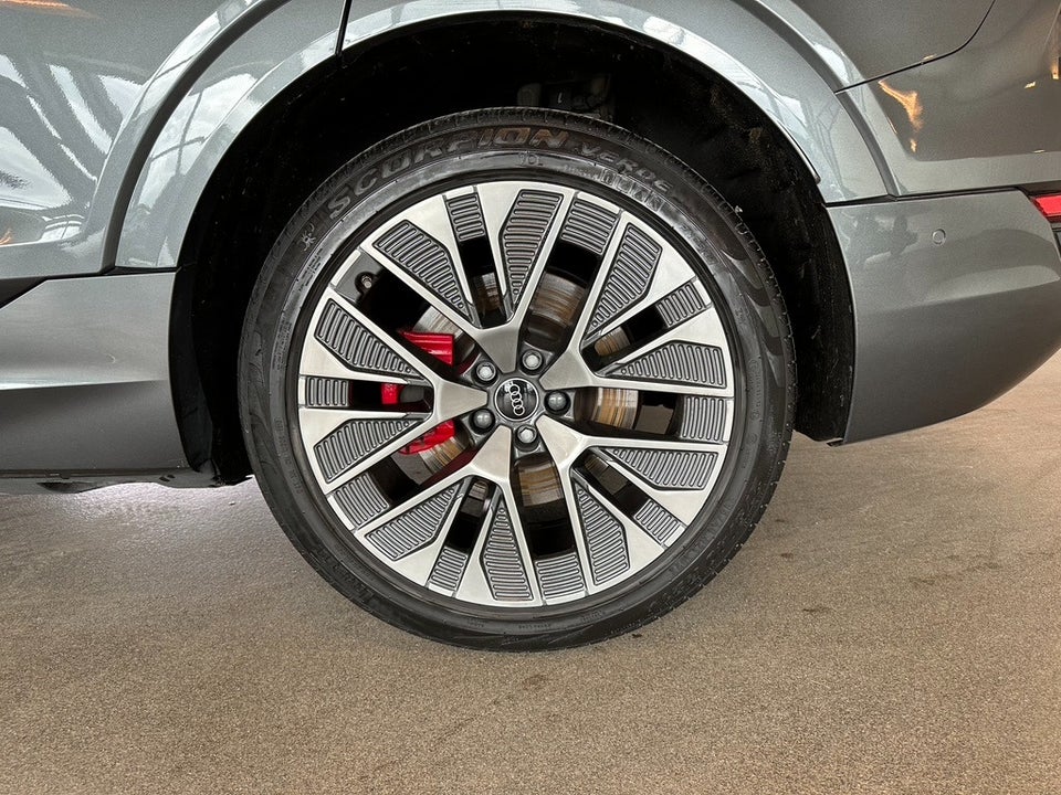 Audi Q8 e-tron 55 S-line quattro 5d