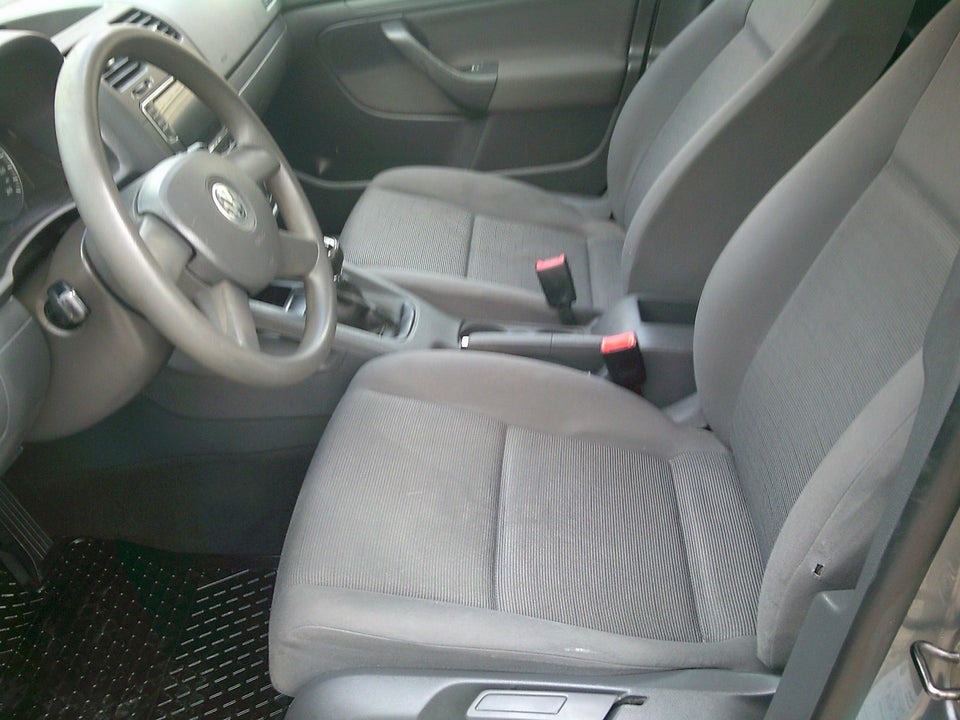 VW Golf V 1,6 FSi Comfortline 5d