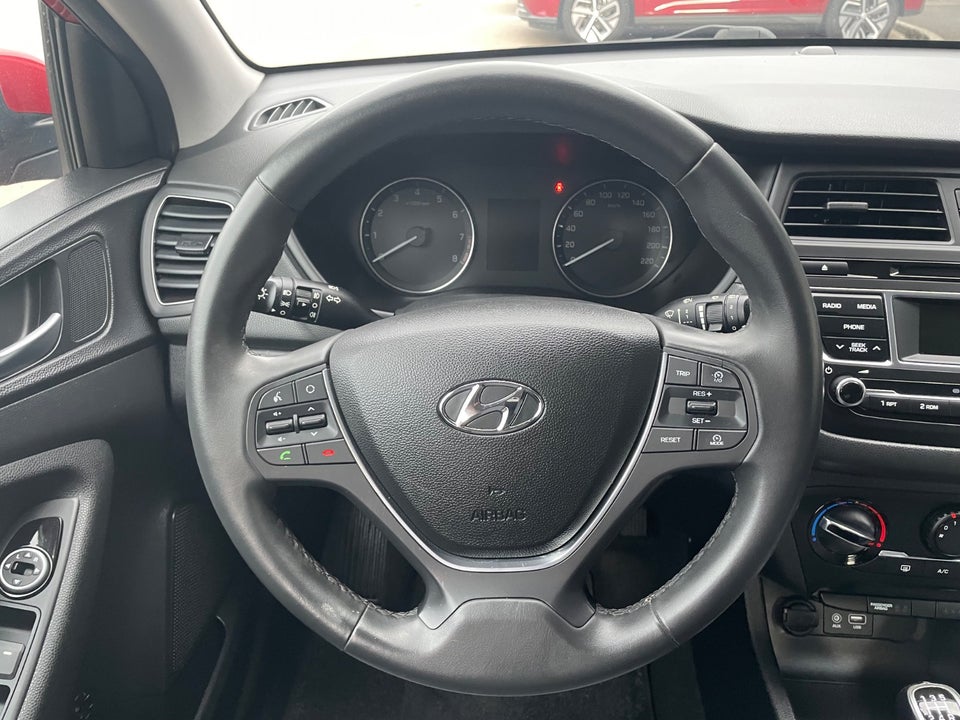 Hyundai i20 1,25 Passion 5d