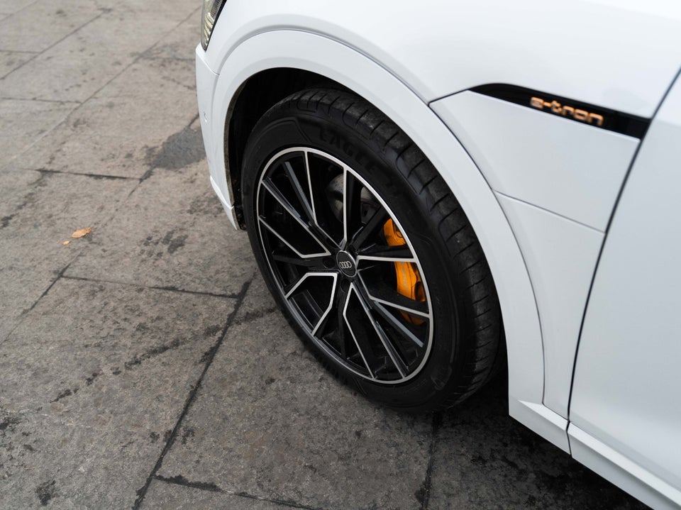 Audi e-tron 55 S-line quattro 5d