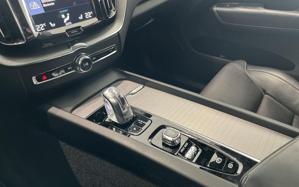 Volvo XC60 2,0 T8 407 R-Design aut. AWD 5d