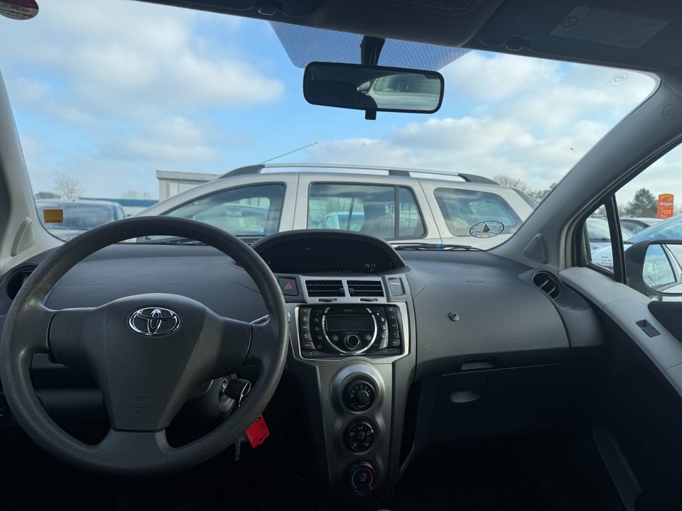 Toyota Yaris 1,0 VVT-i T2 5d