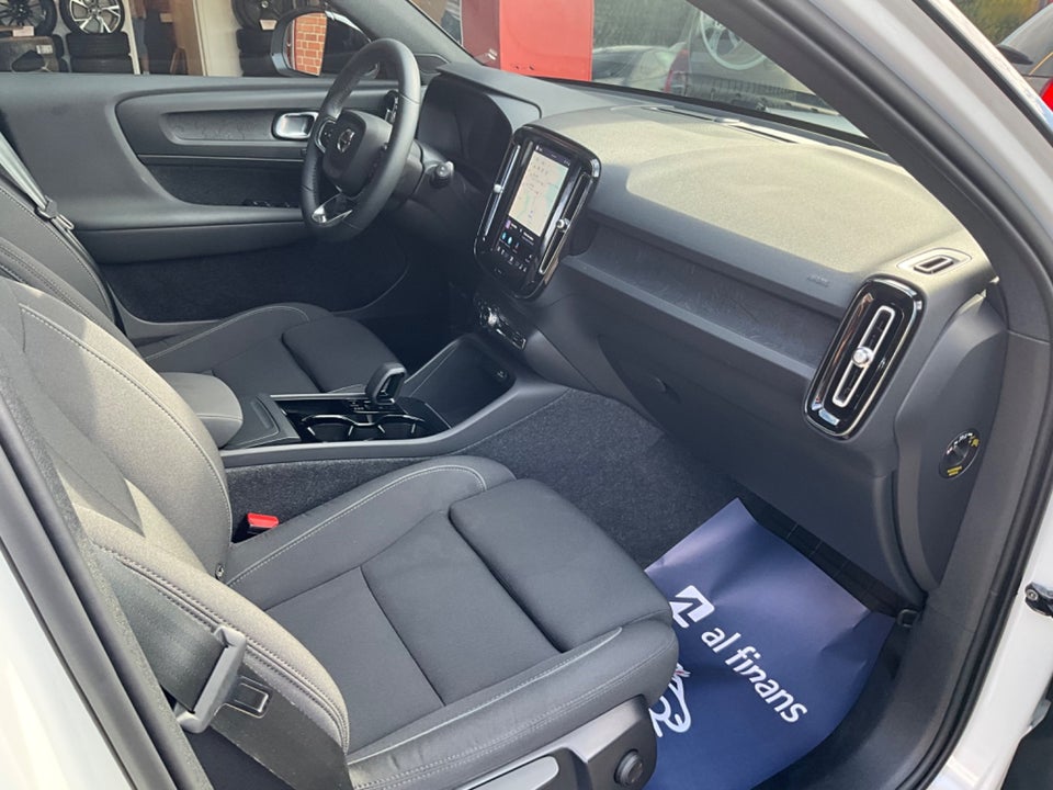 Volvo XC40 ReCharge Extended Range Plus 5d