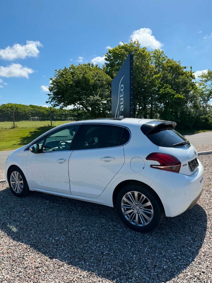 Peugeot 208 1,6 BlueHDi 100 Allure Sky 5d