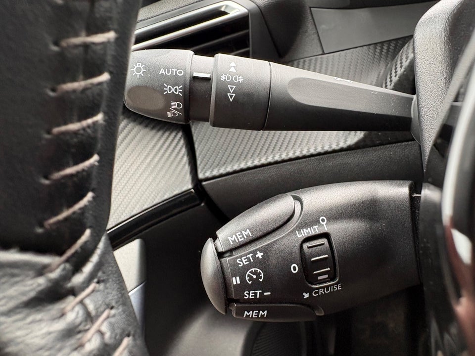 Peugeot 2008 1,2 PureTech 130 Allure Pack 5d