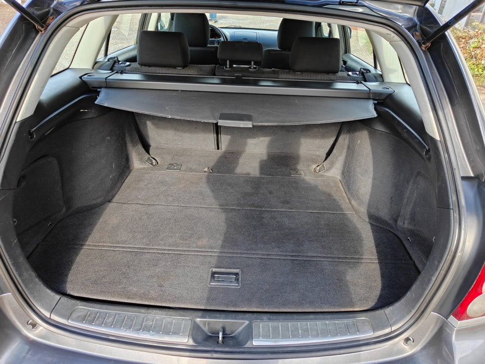 Toyota Avensis 2,0 D-4D Sol stc. 5d