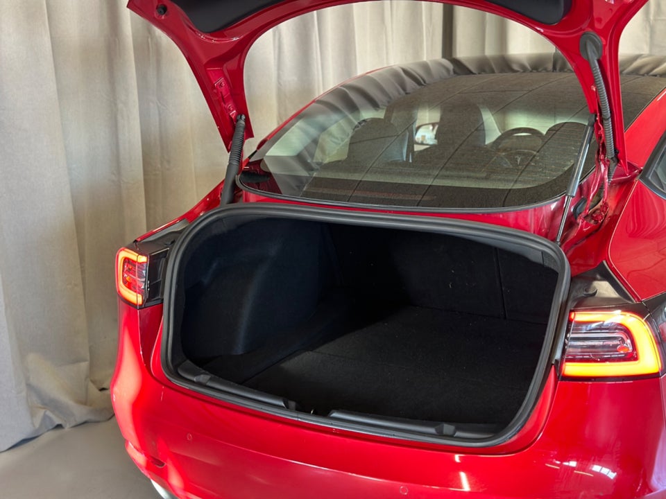 Tesla Model 3 Standard Range+ RWD 4d