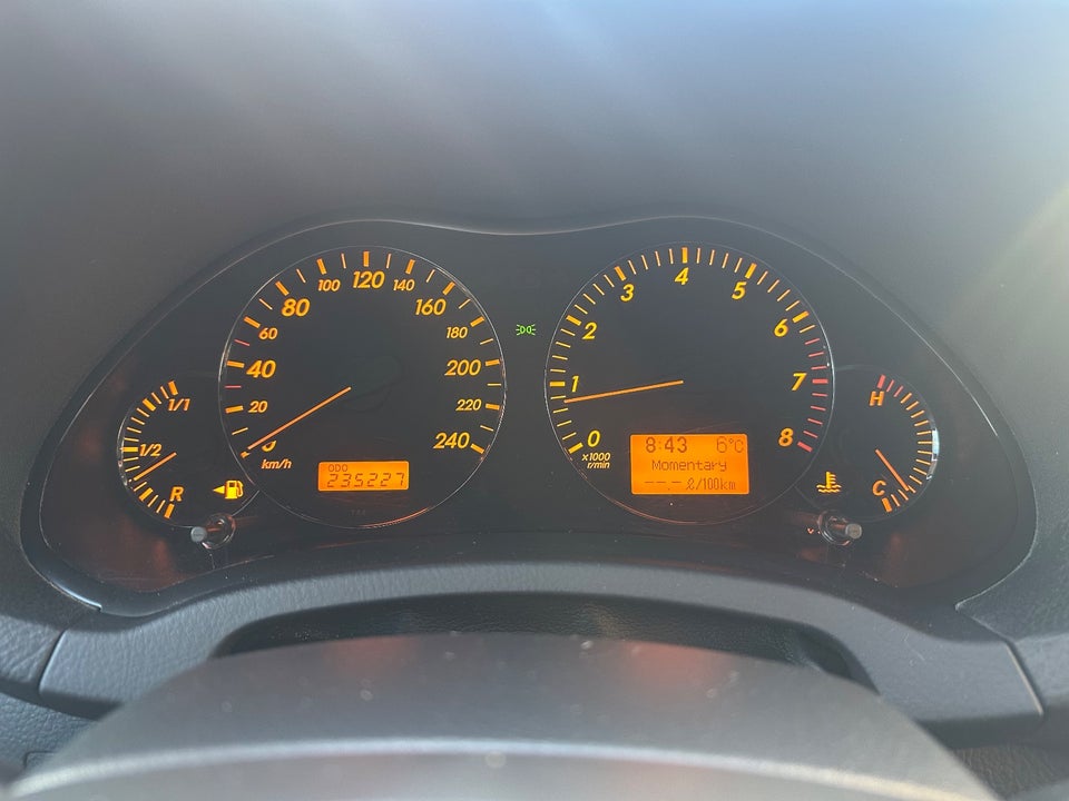 Toyota Avensis 1,8 VVT-i Sol stc. 5d