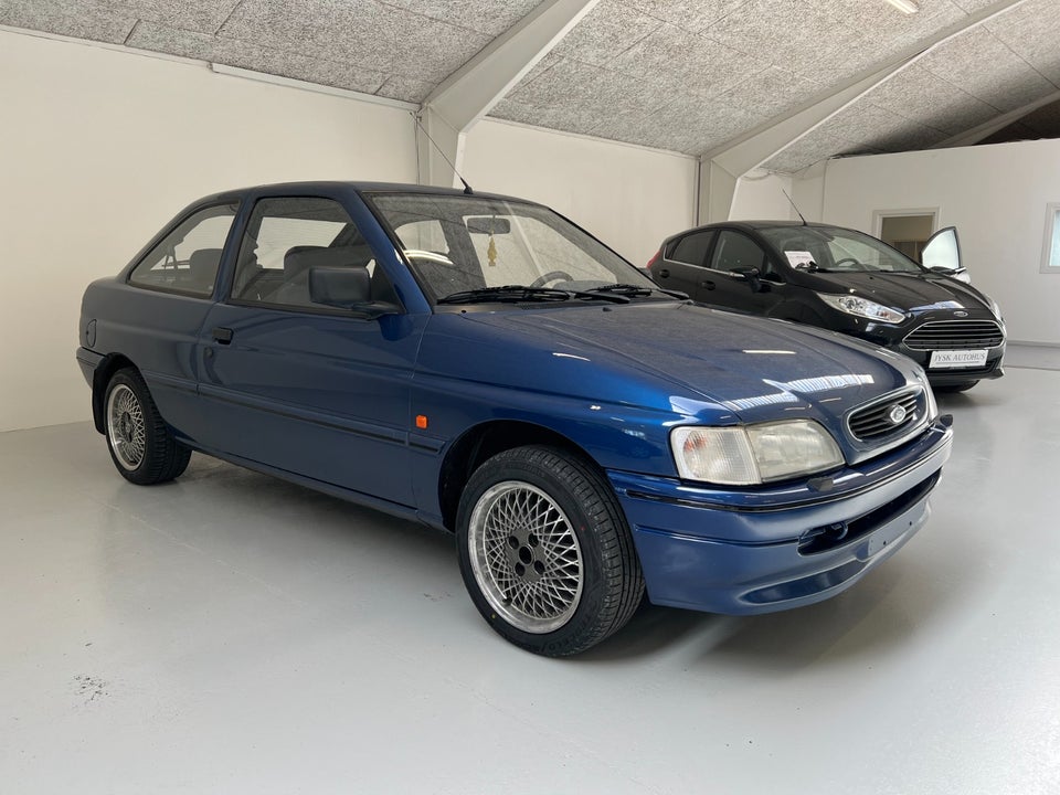 Ford Escort 1,6i CL Fashion 3d